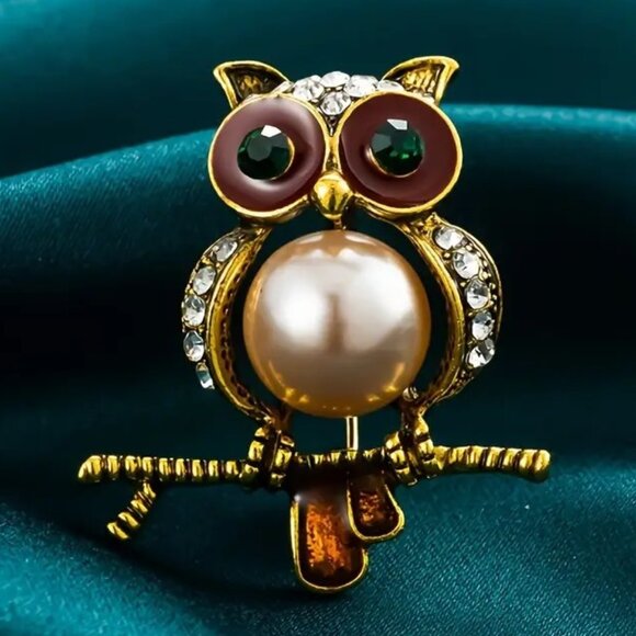 Owl Brooch Pearl Enamel Rhinestone Pin Gold Bird Gems Big Eyes Trendy Glam Retro - Picture 5 of 5